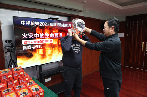 4消防自救呼吸器佩戴使用培訓1.JPG