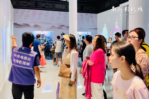 11南海景區(qū)國慶上新漢服文化體驗館備受游客喜愛.jpg