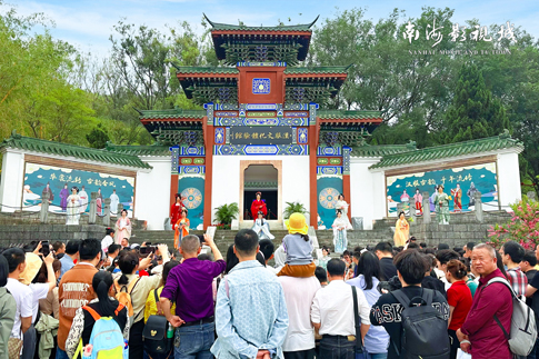 5南海景區(qū)十二花神備受歡迎.jpg